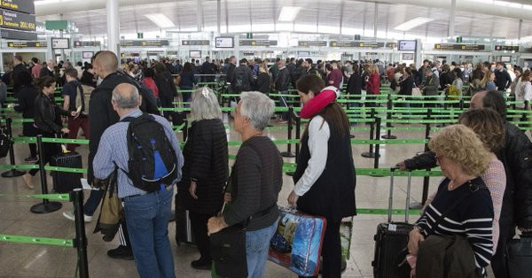 Colas Control Aeropuerto El Prat Barcelona 