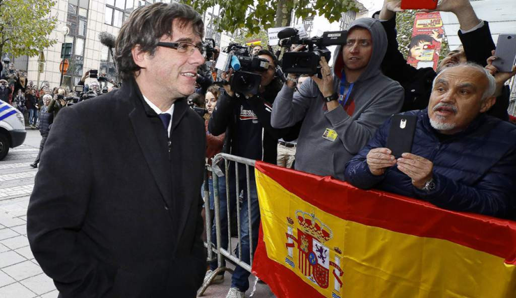 Puigdemont bruselas bandera espana