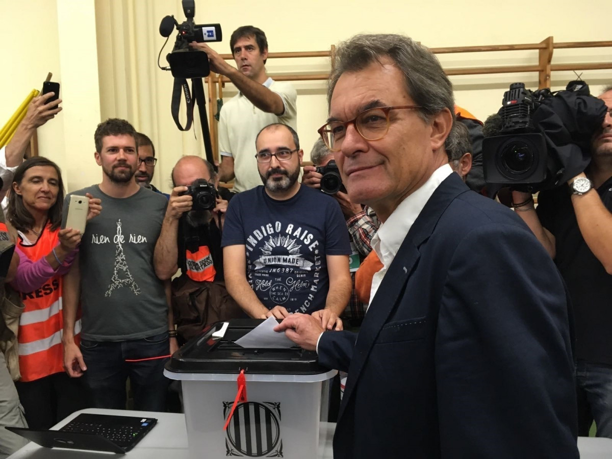 Artur mas vota referendum