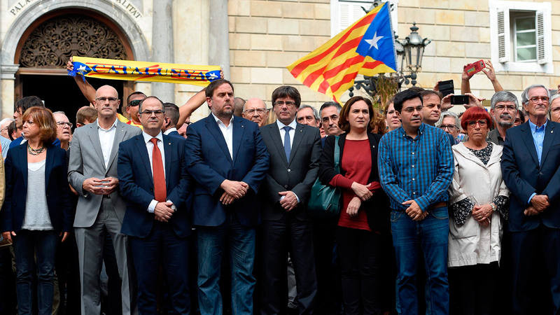 Ada colau con junqueras y puigdemont