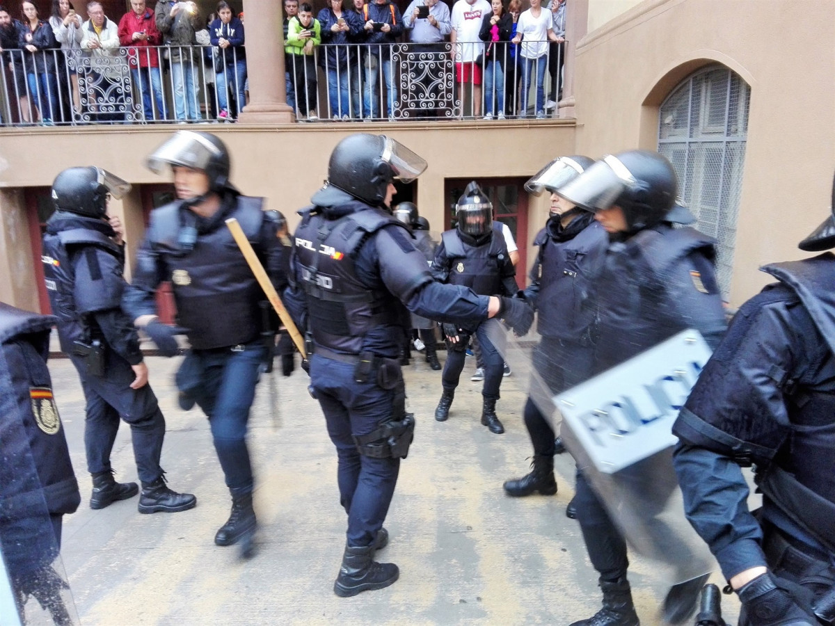 Policía Nacional y Guardia Civil requisan urnas del referéndum del 1 O