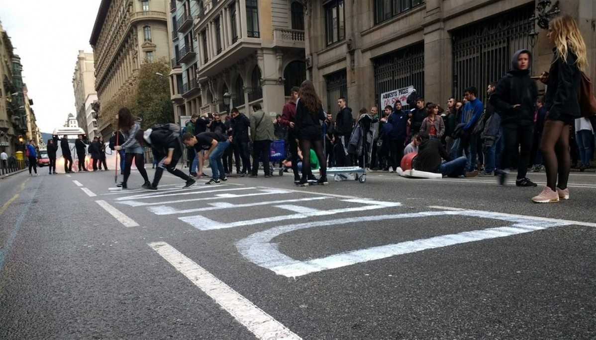 Estudiantes protestan por las tasas universitarias