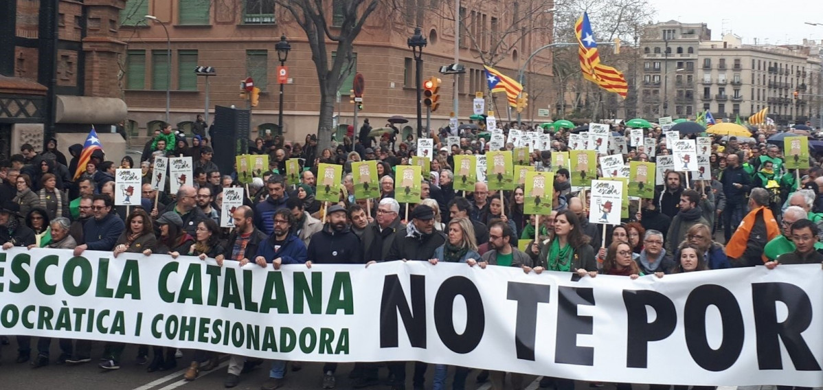 Mani escola catalana 170318