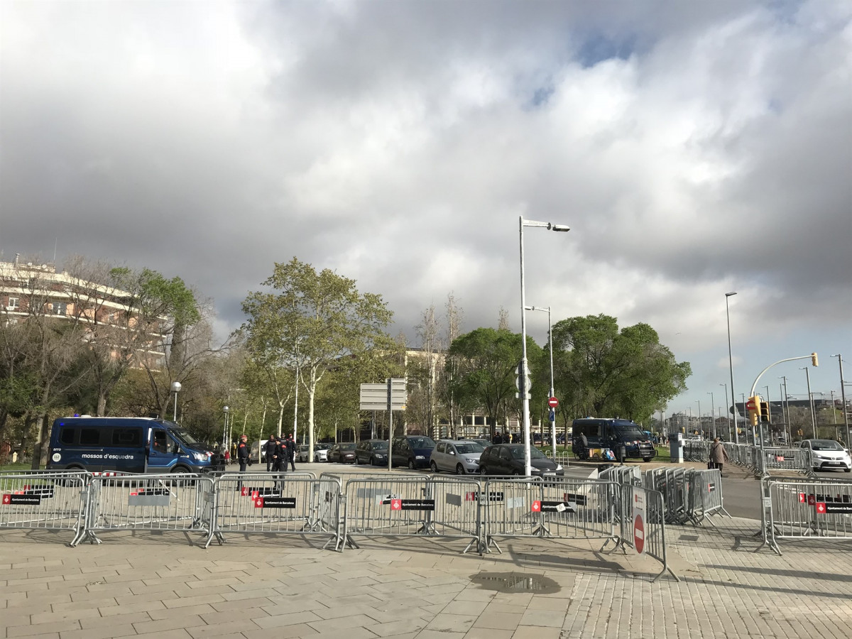 Blindan accesos al auditorio ante protestas de los CDR