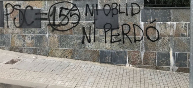 Pintada en la casa de Salvador Illa (PSC)