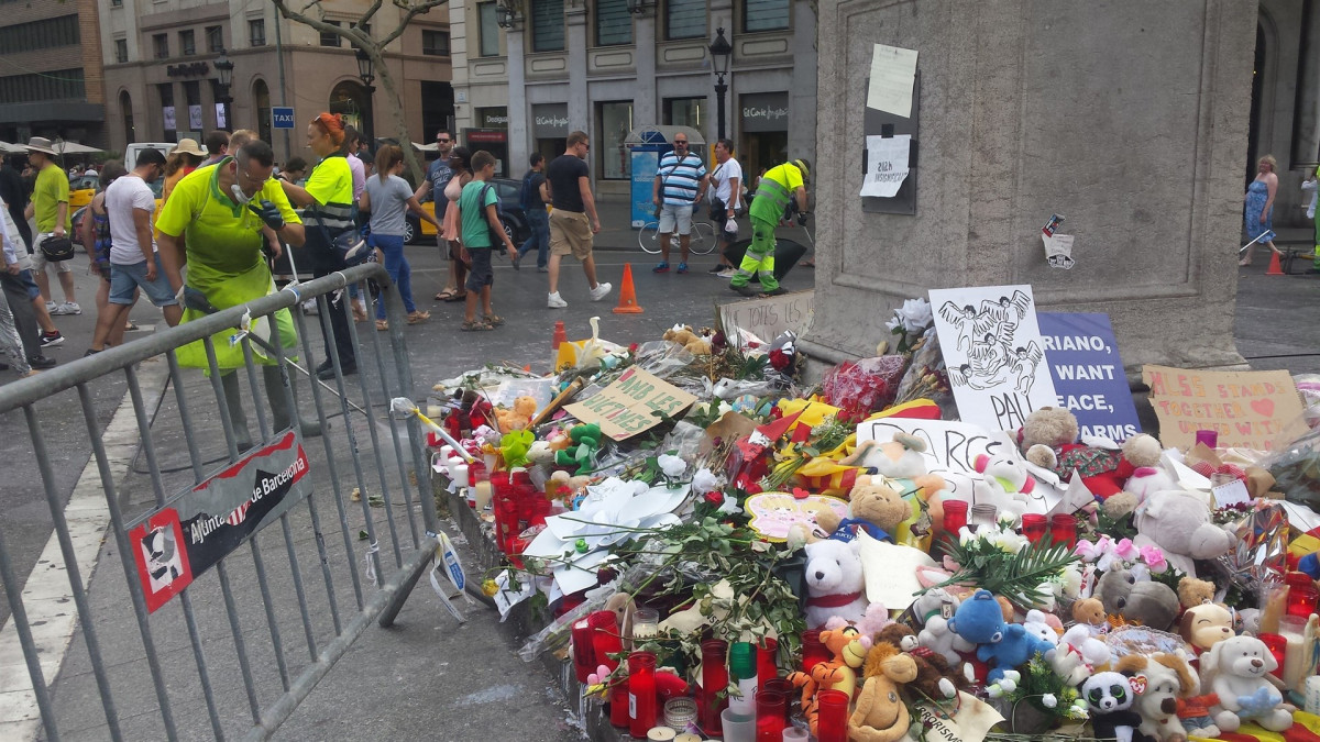 Ofrendas por el atentado de la rambla