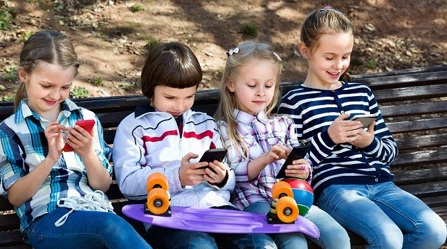 Móvil teléfono teléfono niños uso móvil aulas 07092018