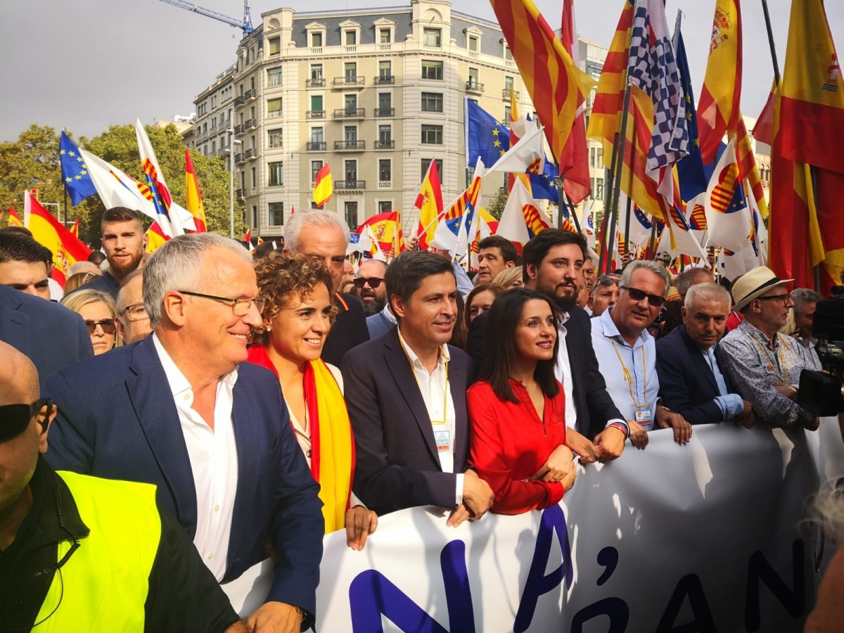 D.Montserrat,J.Rosiu00f1ol,I.Arrimadas en una manifestaciu00f3n por la Hispanidad