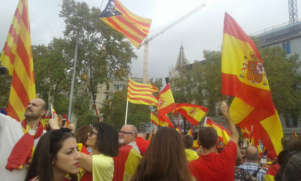 Miles de personas en Barcelona el 12 de octubre de 2018