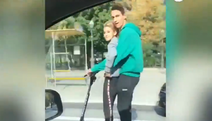 A 80 km hora por la Diagonal en patinete