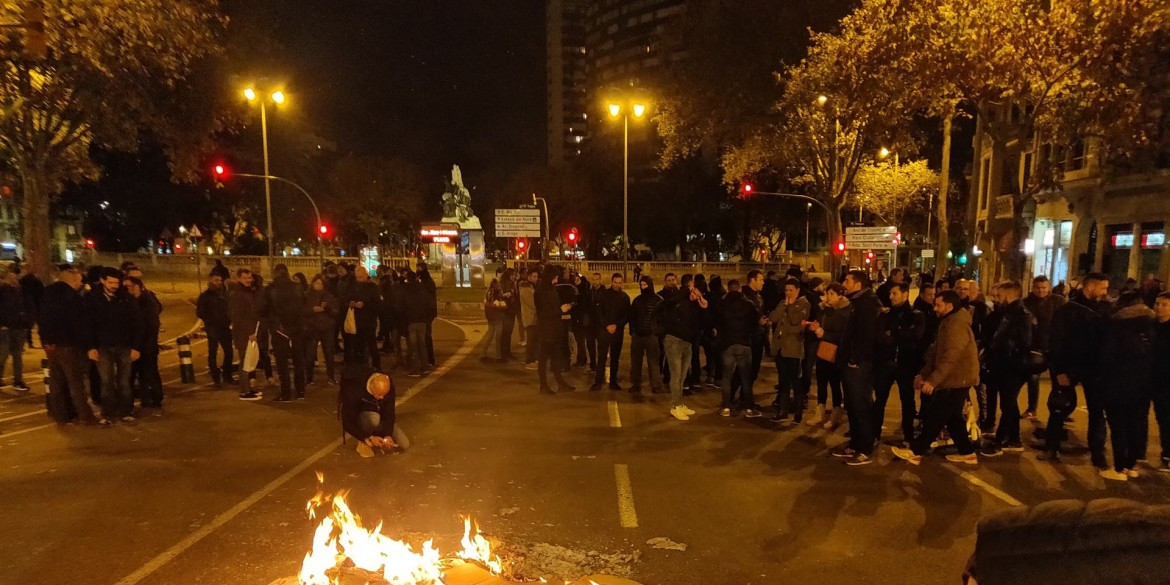 Mossos cortan gran via barcelona