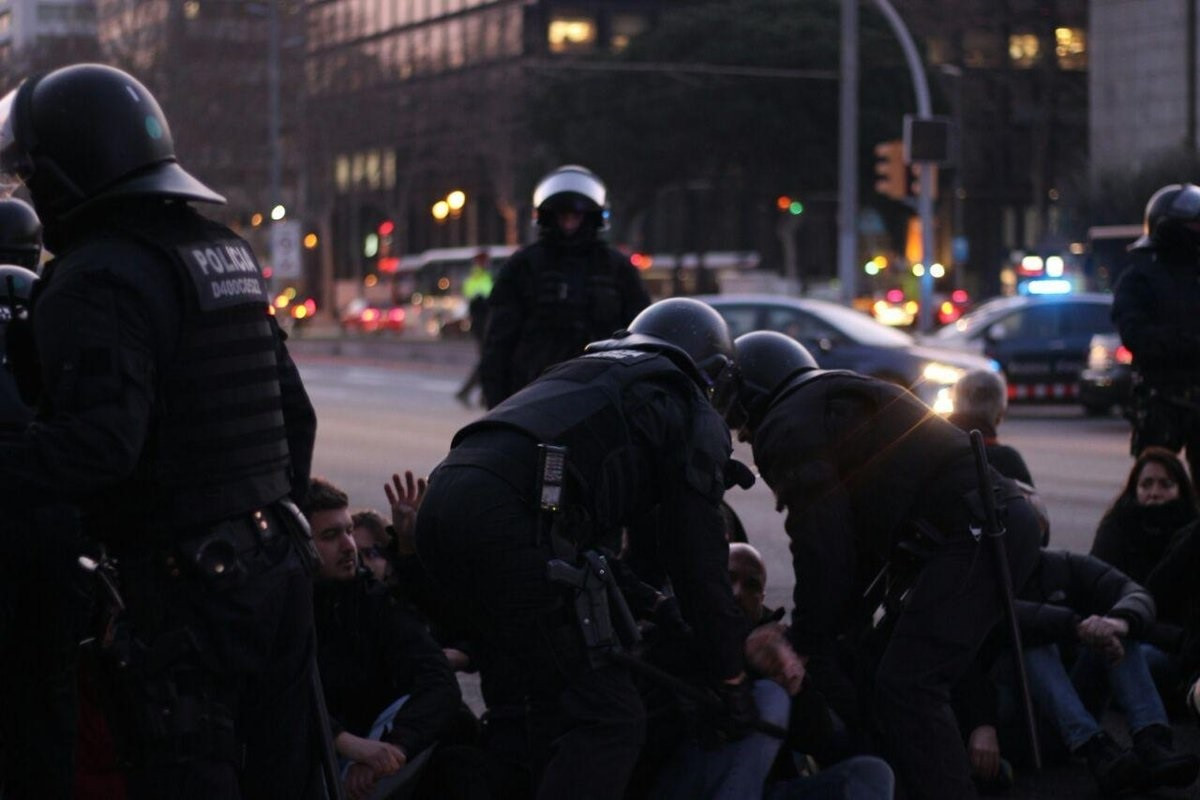 Los Mossos actu00faan en la avenida Diagonal