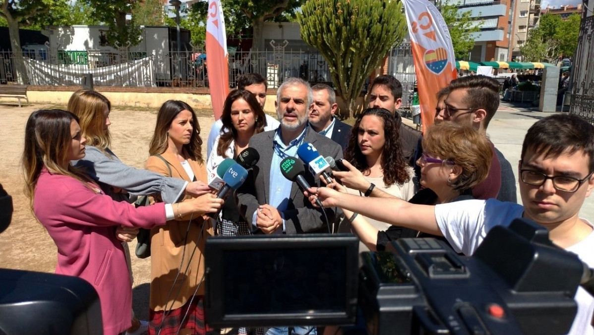 Carlos Carrizosa con Cristina Sancho (Cs) en Mataró