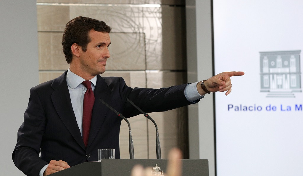 El líder del PP, Pablo Casado, ofrece una rueda de prensa en el Palacio de la Moncloa, tras su reunión con el presidente del Gobierno en funciones.