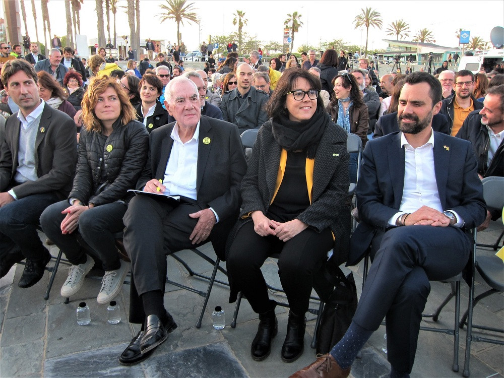 J Solé E Alamany E Maragall y D Riba y el pte Del Parlament R Torrent