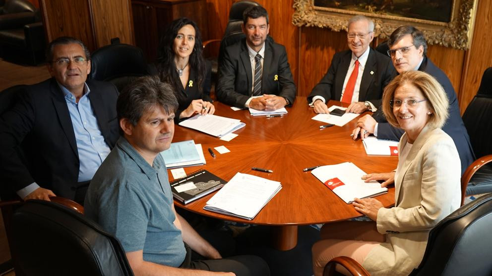 Miquel valls reunido con equipo eines de país