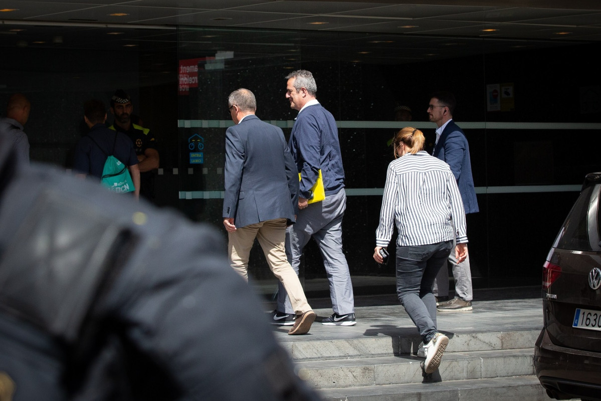 Joaquim Forn arriba a l'Ajuntament de Barcelona