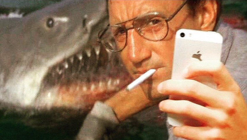 Montaje fotogru00e1fico, selfie del actor Roy Scheider en la pelu00edcula Tiburu00f3n