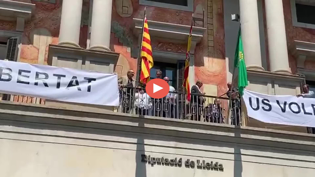 El nuevo presidente de la Diputación de Lleida preside la colocación de un lazo amarillo video