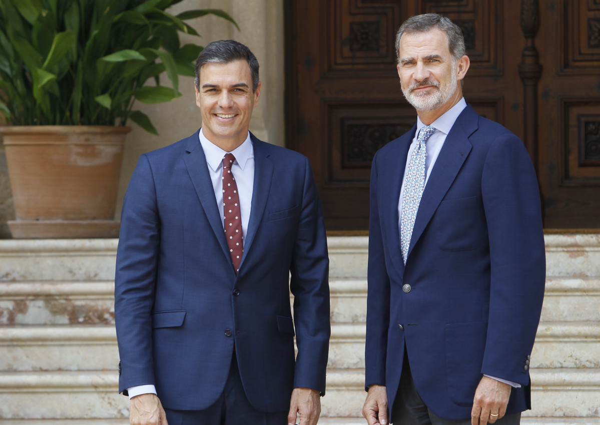 L Rey Felipe VI recibe al presidente del Gobierno en funciones, Pedro Su00e1nchez, en Marivent