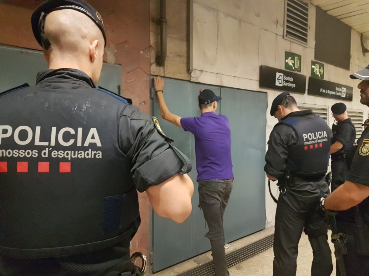 Operación contra carteristas en el Metro de Barcelona