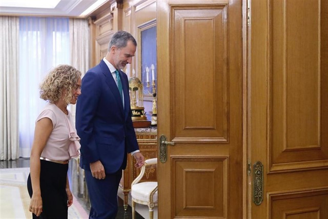 Meritxell Batet y Felipe VI