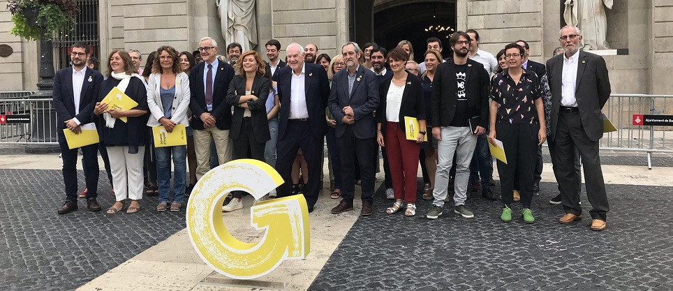 Ernest Maragall ante el Ayuntamiento de Barcelona