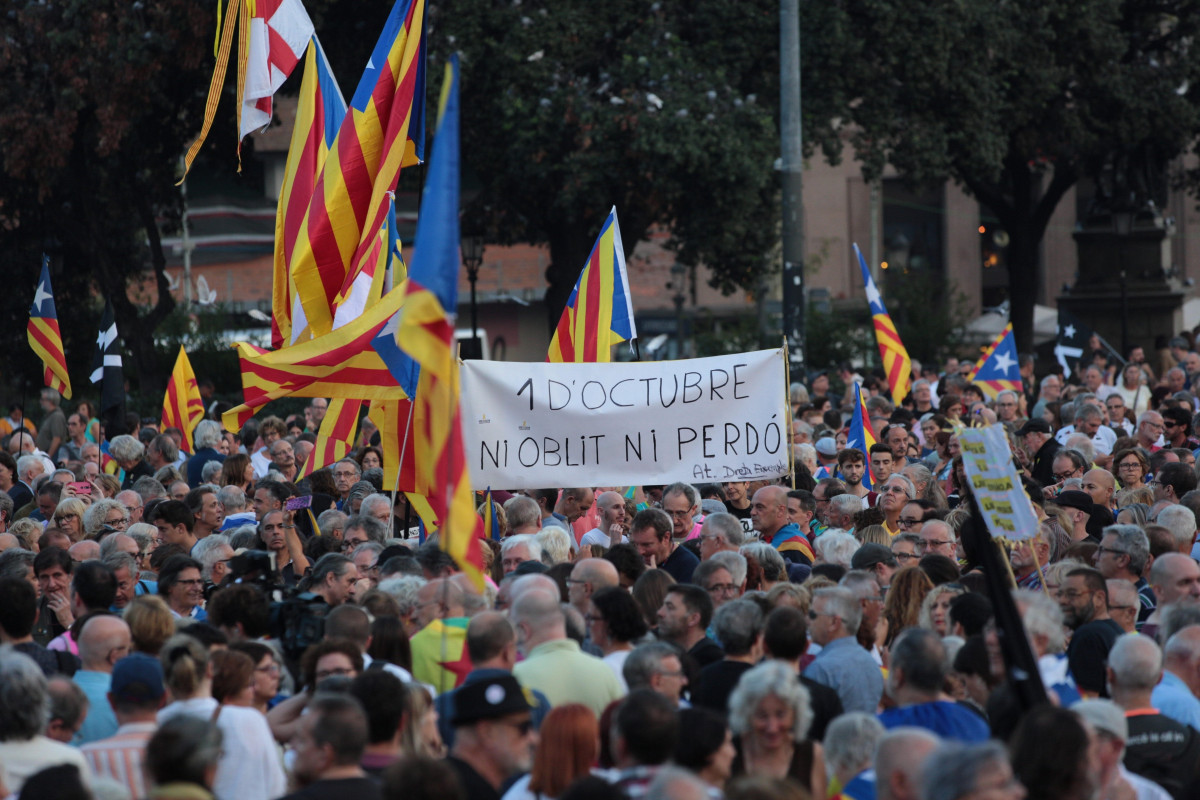 Manifestaciu00f3n en el segundo aniversario del 1 O en Barcelona (imagen)