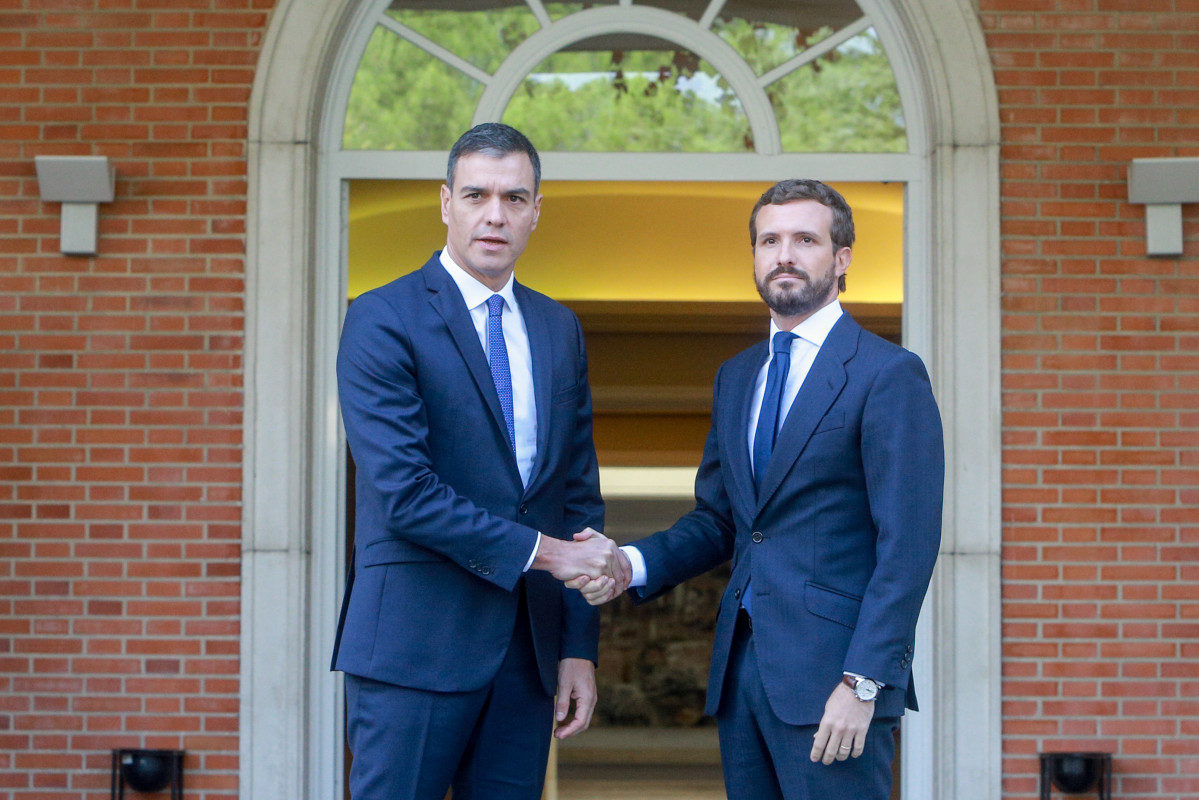 Presidente del Gobierno con Pablo Casado para analizar la situación en Catalunya