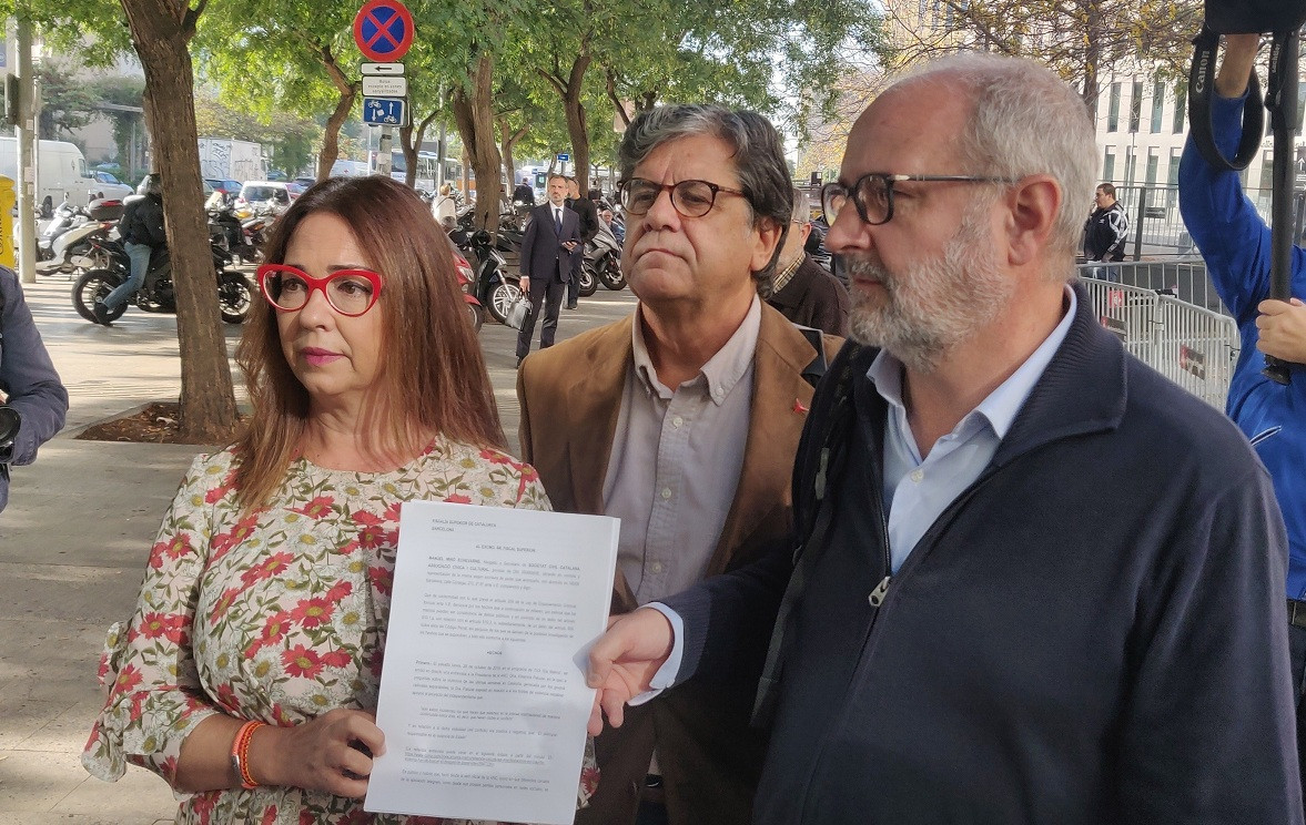 La abogada Sonia Reina el vicepresidente de SCC Javier Marin y el abogado Manuel Miró