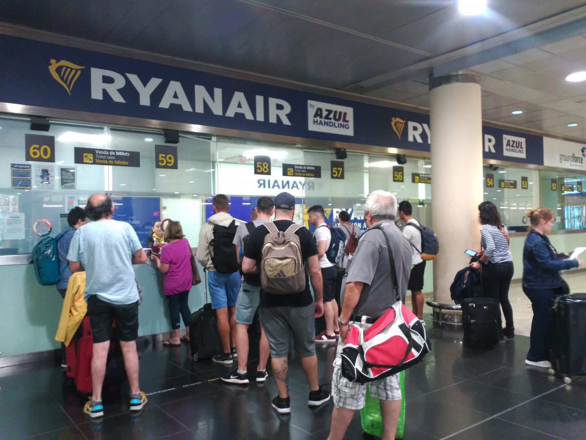 Mostradores de Ryanair en la T2 del Aeropuerto de Barcelona