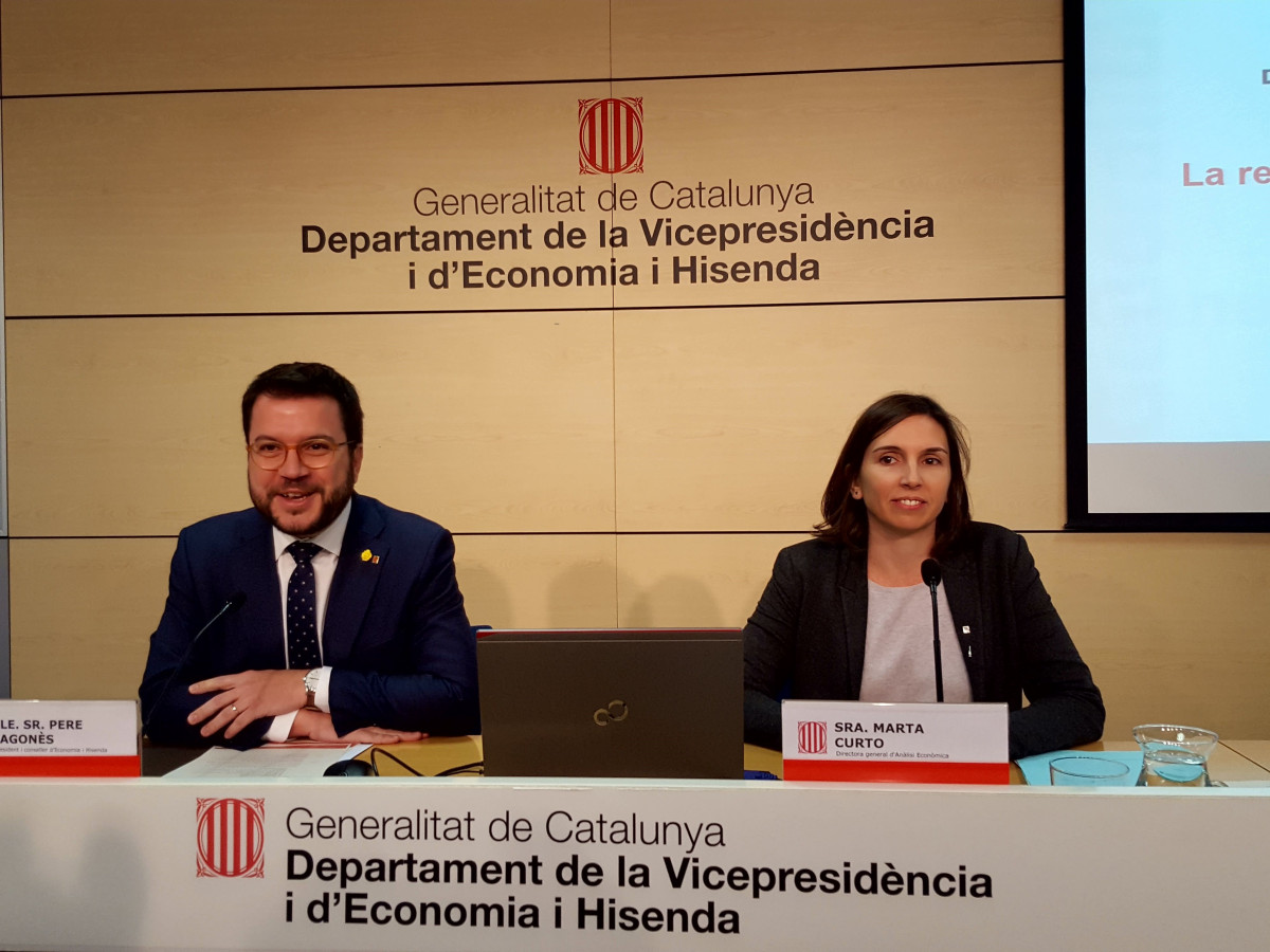 El conseller de Economía, Pere Aragonès, y la directora general de Análisis Económica, Marta Curto