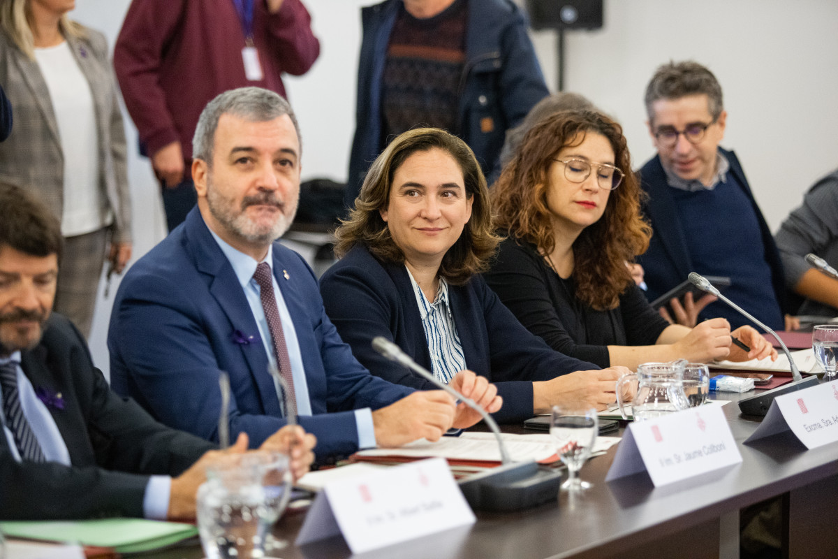 Collboni y Colau durante la Comisión mixta entre la Generalitat y el Ayuntamiento de Barcelona