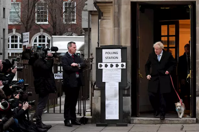 Boris Johnson votando