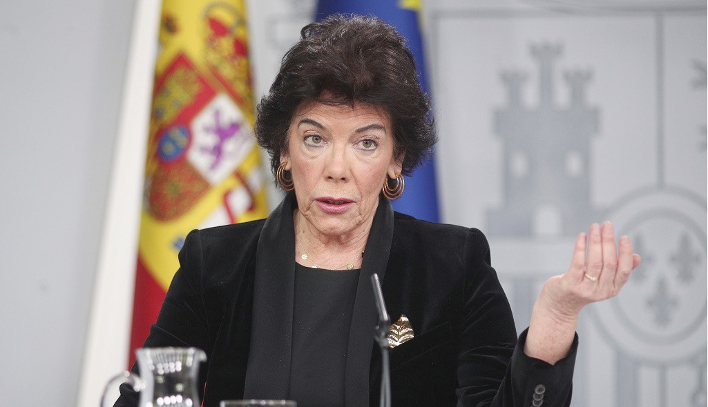 La portavoz y ministra de Educación en funciones, Isabel Celaá, durante la rueda de prensa tras el Consejo de Ministros en La Moncloa, Madrid (España), a 27 de diciembre de 2019