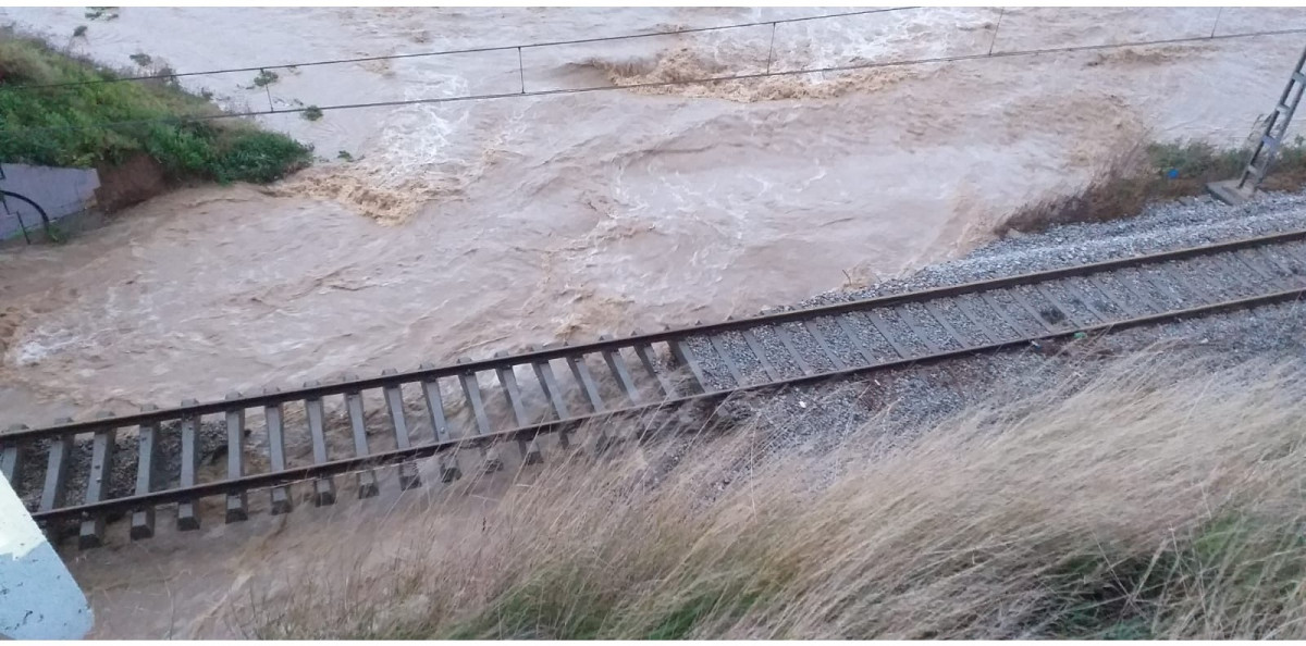 Afectación de las vías del tren entre Barcelona y Girona por el temporal 'Gloria' - Archivo