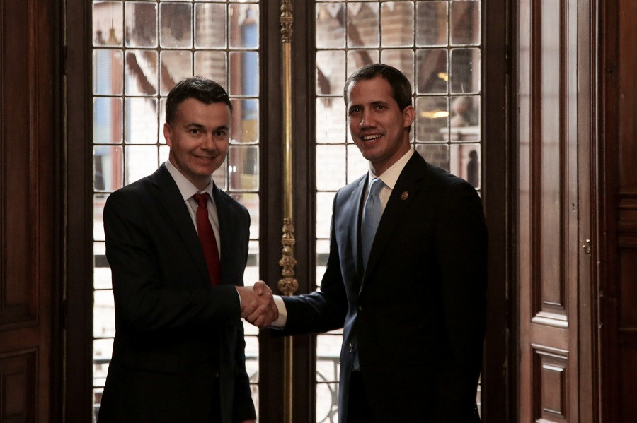 Hector Gómez (PSOE) y Juan Guaidó