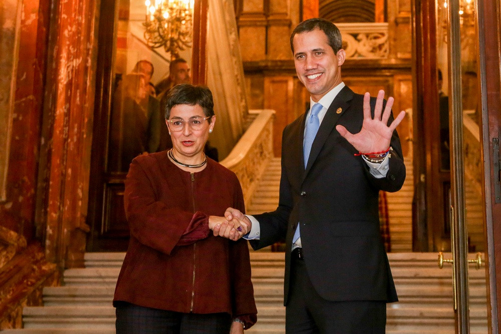 Juan Guaidó y Arancha González Lara