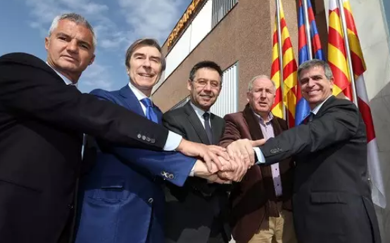 Braida (segundo por la izda), junto, Bartomeu, Rexach, Bordas y Mestre cuando formaba parte del entramado deportivo del FC Barcelona