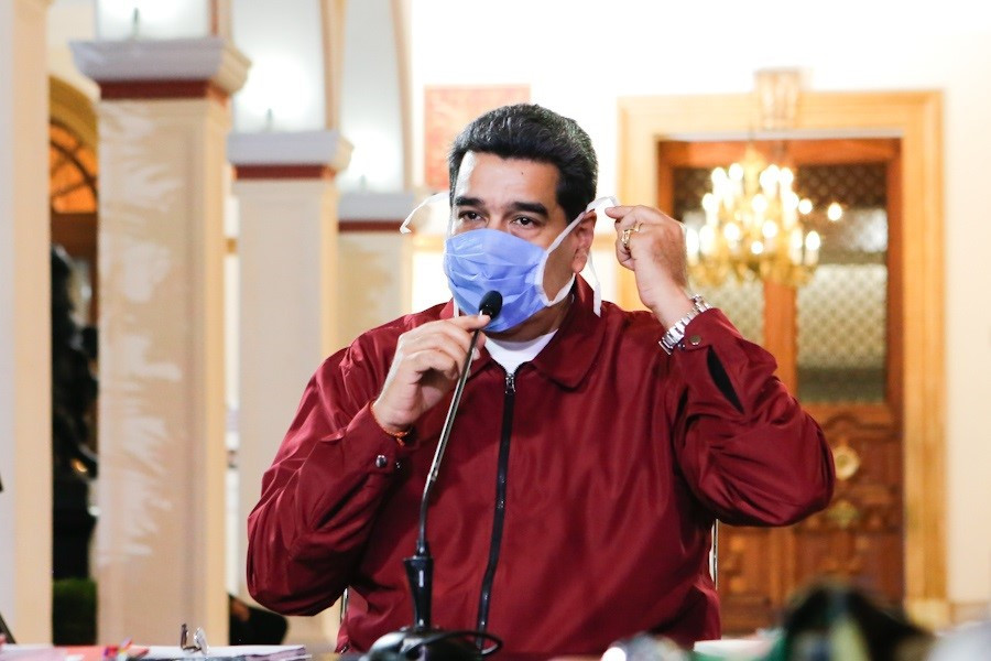 El presidente de Venezuela, Nicolás Maduro, con una mascarilla