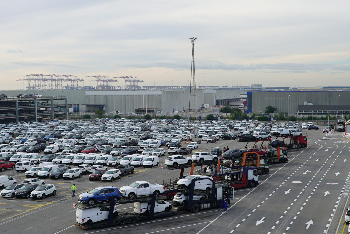 Centro de distribución de Nissan en el Puerto de Barcelona