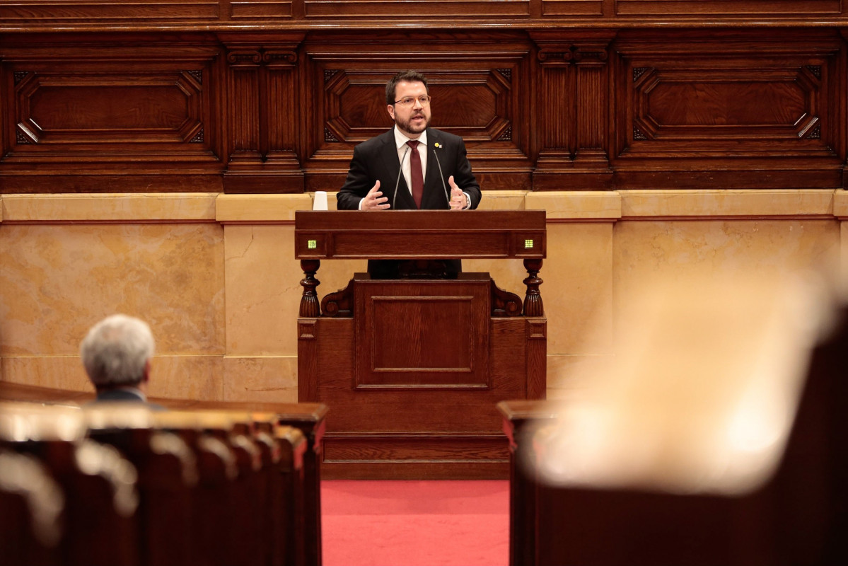 El vicepresidente del Govern y conseller de Economía y Hacienda, Pere Aragonès, en el pleno del Parlament de Catalunya para aprobar los Presupuestos de la Generalitat 2020. En Barcelona, el 24 de ab