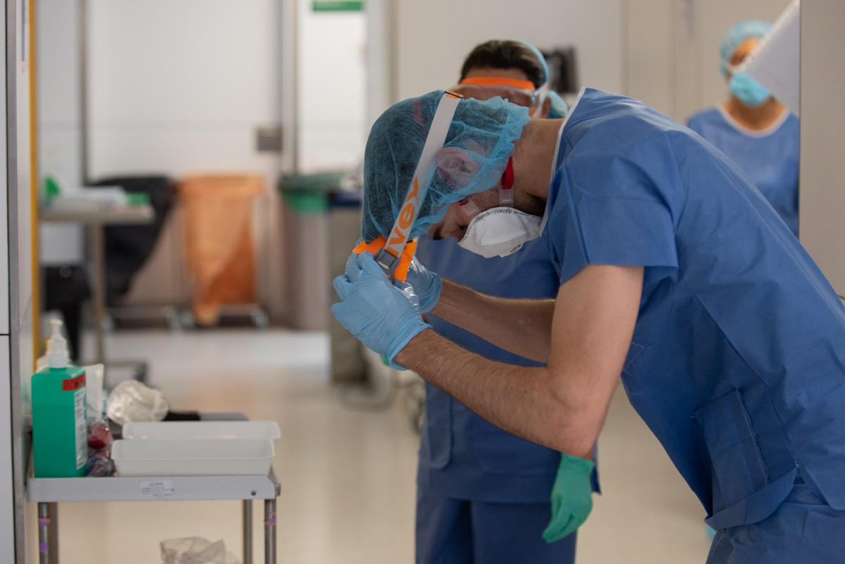 Atención a los casos con el Covid-19 en el Hospital Clínic. UCI de atención a los pacientes con coronavirus.