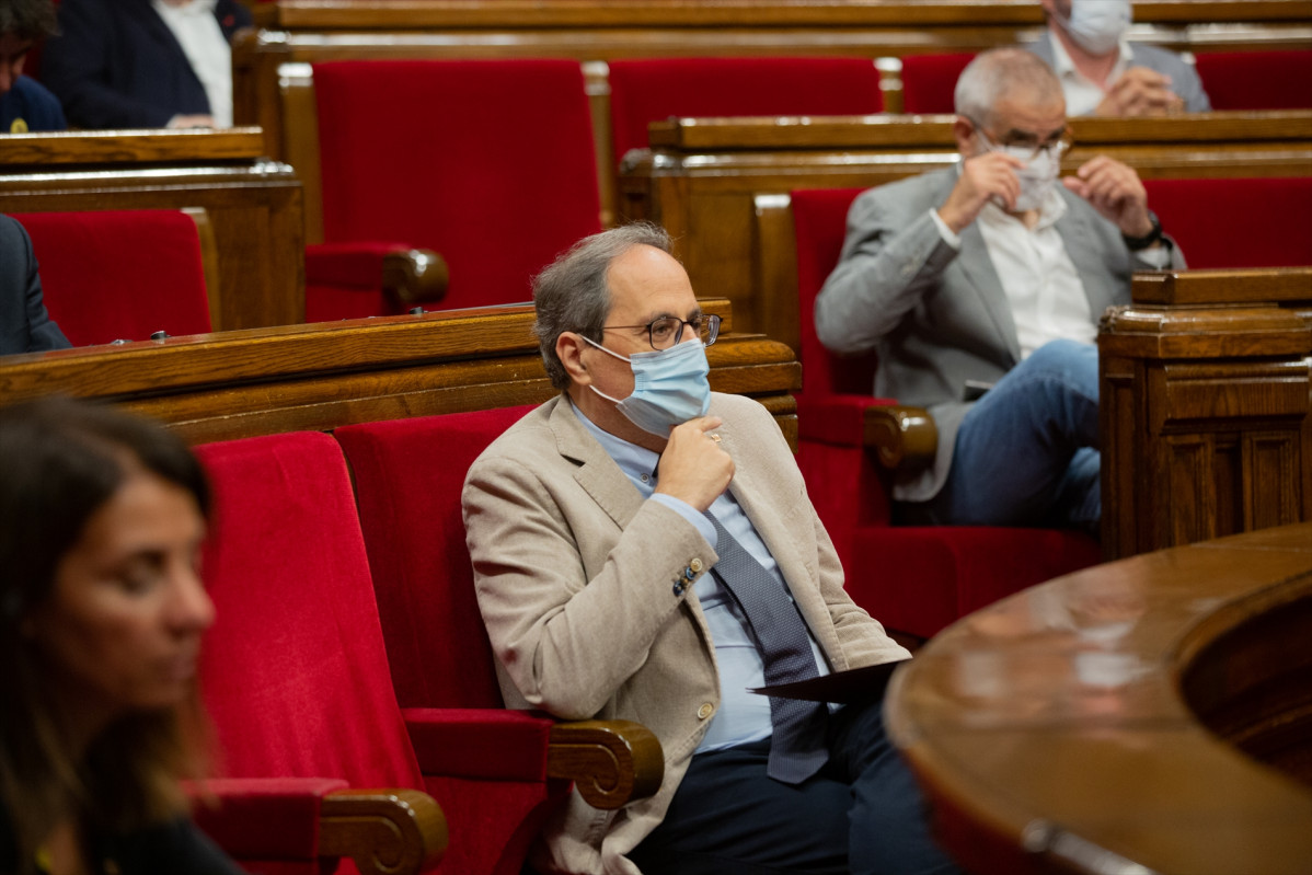 El president de la Generalitat, Quim Torra, durante una sesión plenaria en la que se debate la gestión de las residencias para personas mayores y para personas con discapacidad durante la pandemia d