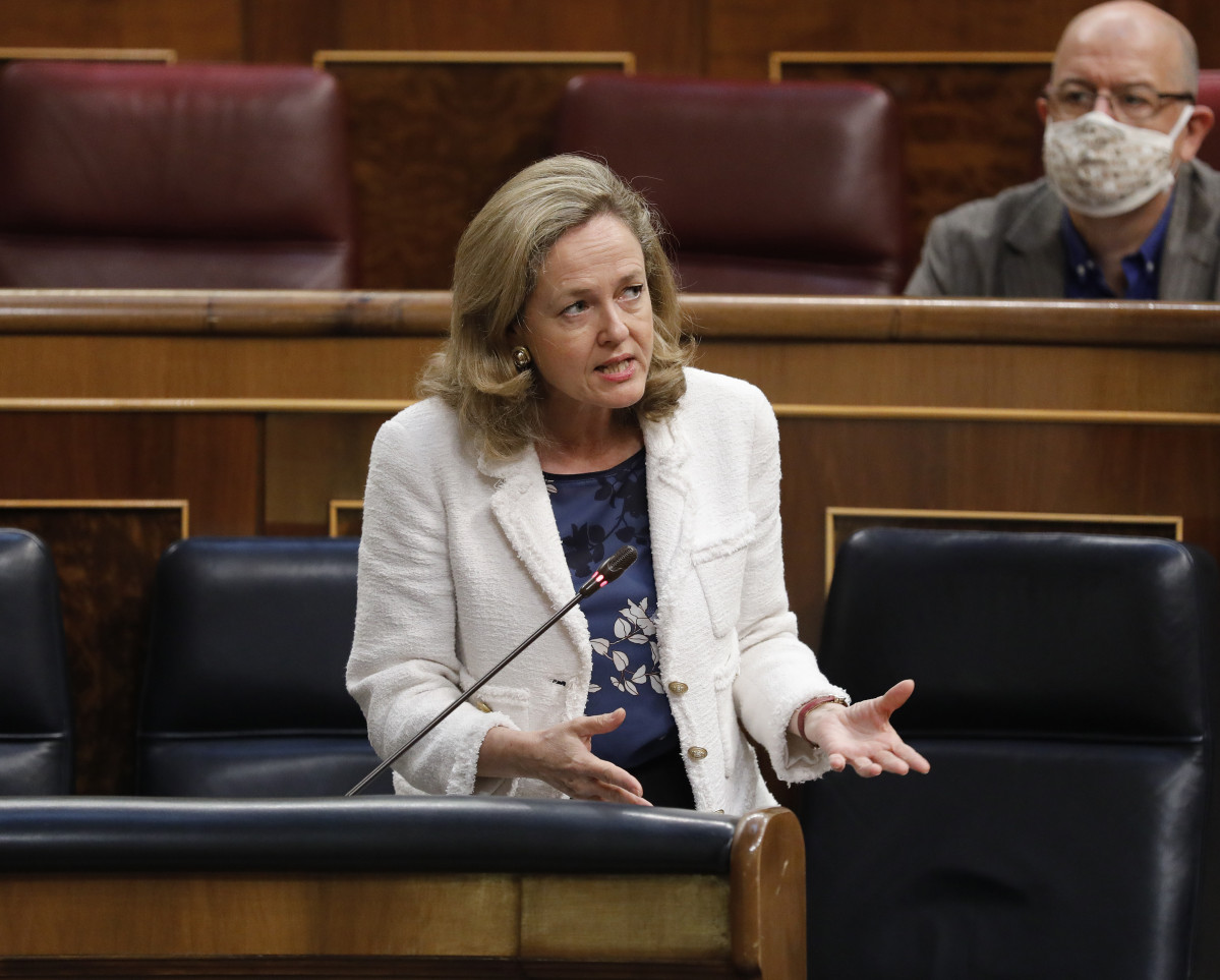 La ministra de Economía, Nadia Calviño, durante la primera sesión de control al Gobierno en el Congreso de los Diputados tras el estado de alarma, en Madrid (España), a 24 de junio de 2020. El Con