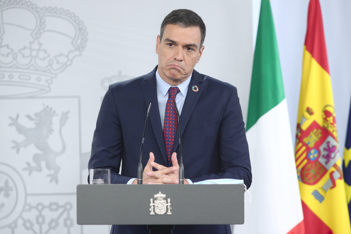 El presidente del Gobierno, Pedro Sánchez, interviene en la rueda de prensa convocada con los medios tras una reunión de trabajo con el primer ministro de la República Italiana, Giuseppe Conte