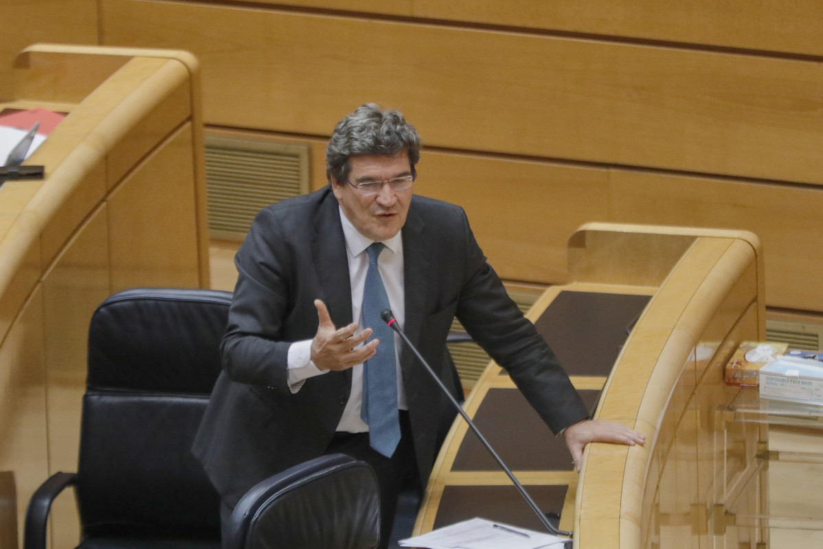 El Ministro de Inclusión, Seguridad Social y Migraciones, José Luis Escrivá, durante su intervención en una sesión plenaria en el Senado