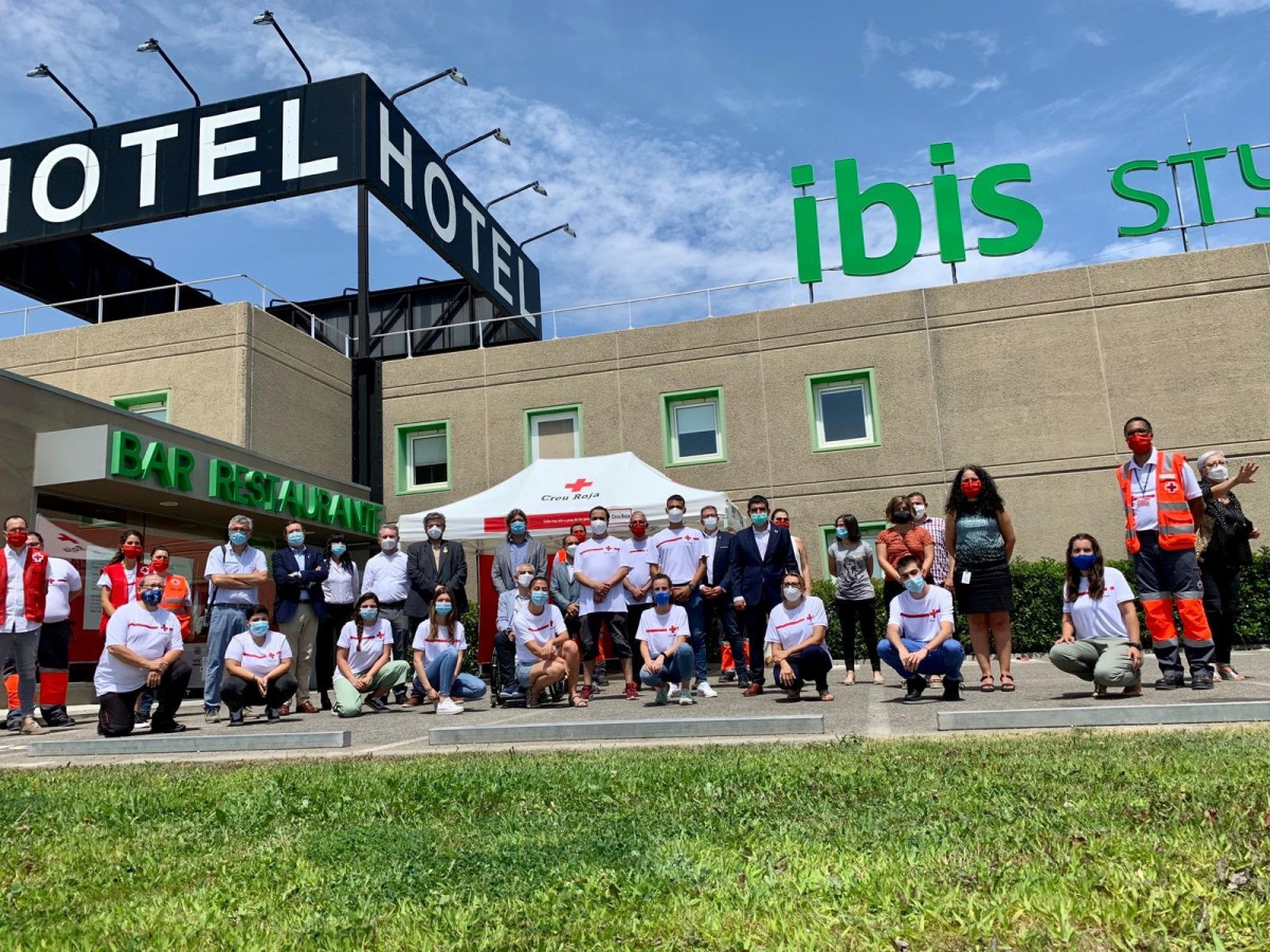 Hakir el Homrani ha visitado el espacio hotel Ibis de Torrefarrera acompañado del presidente de la Diputación de Lleida y el alcalde del municipio Jordi Latorre.