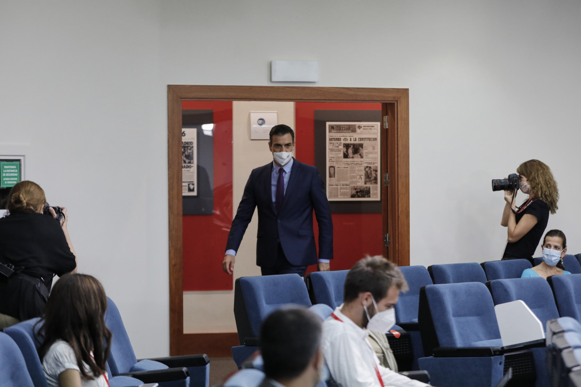 El presidente del Gobierno, Pedro Sánchez, a su llegada para ofrecer la última rueda de prensa  posterior a la reunión del Consejo de Ministros y antes de las vacaciones, en Moncloa, en Madrid (Esp