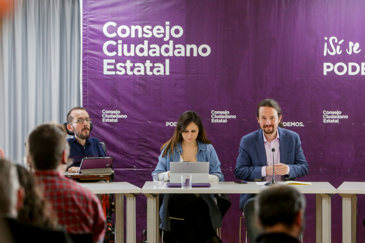 (I-D) El portavoz de Unidas Podemos en el Congreso, Pablo Echenique; la portavoz adjunta de Unidas Podemos en el Congreso, Ione Belarra; y el vicepresidente, Pablo Iglesias.